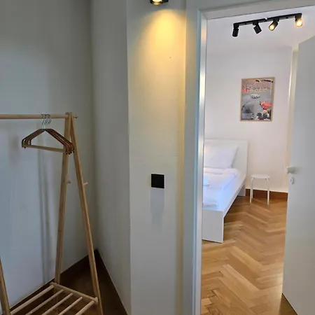 Pd23 Alte Feuerwache I Ganze I 5 Einzelbetten I 3 I 3min Cityhospital I 50m Supermarkt I Kueche I Smarttv